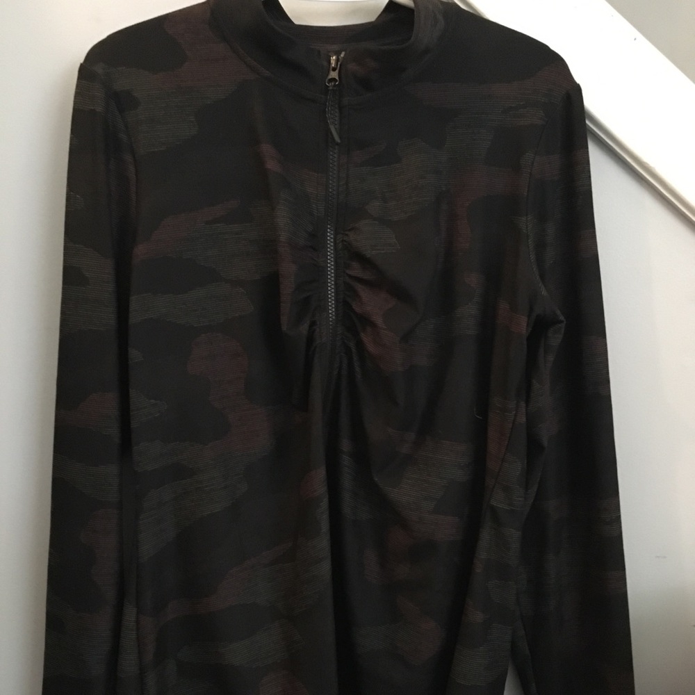 Exercise Camo Top - Picture 2 of 3